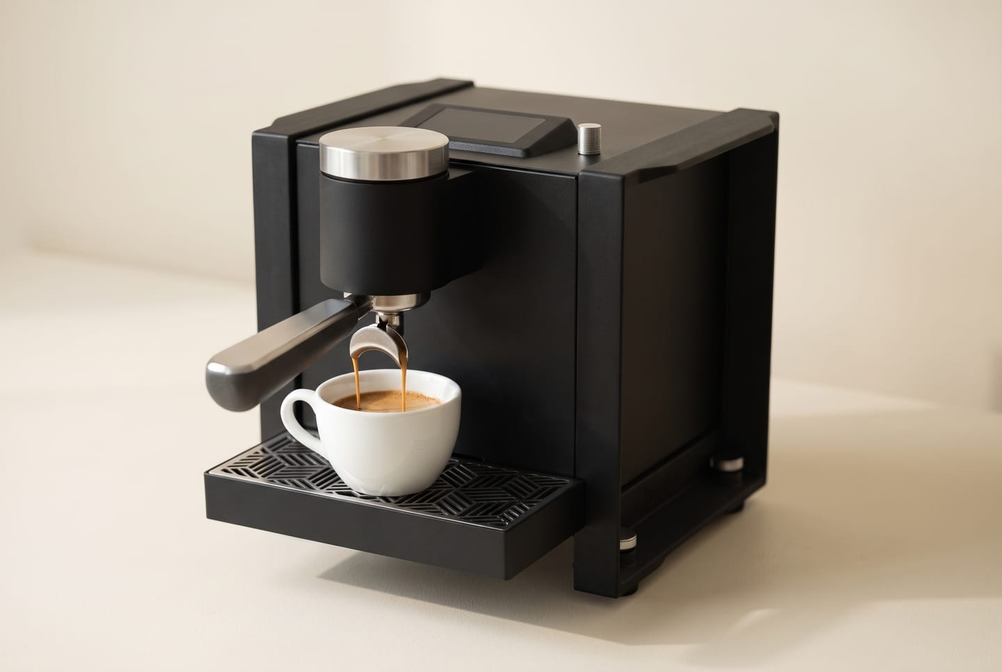 The Heylo Coffee Unit pulling an espresso into a white cup